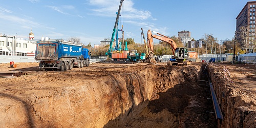 Проведение земляных работ по устройству котлована