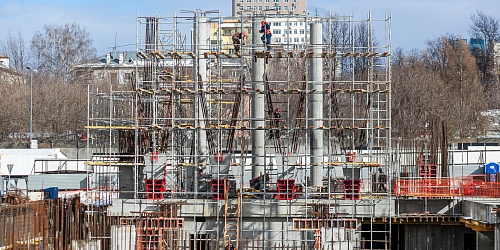 Армирование, устройство опалубки наклонных и круглых колонн.