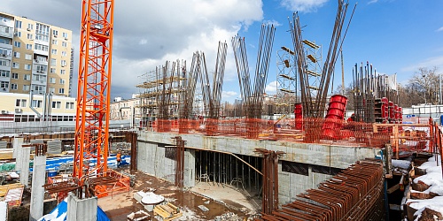 Армирование, устройство опалубки наклонных и круглых колонн.