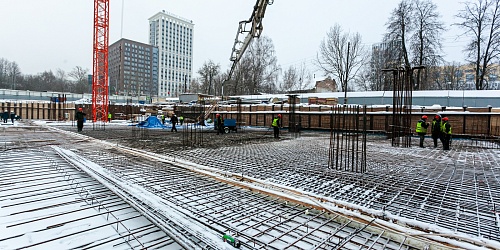 Армирование фундаментной плиты жилого корпуса, бетонирование фундаментной плиты паркинга