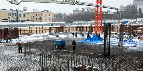 Армирование фундаментной плиты жилого корпуса, бетонирование фундаментной плиты паркинга
