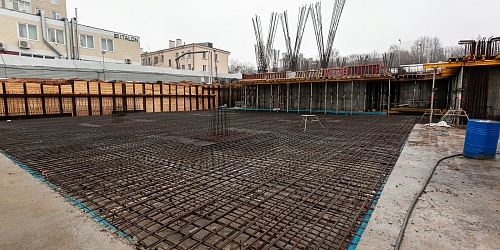 Армирование, устройство опалубки плиты перекрытия паркинга жилого корпуса, устройство опалубки фундаментной плиты паркинга